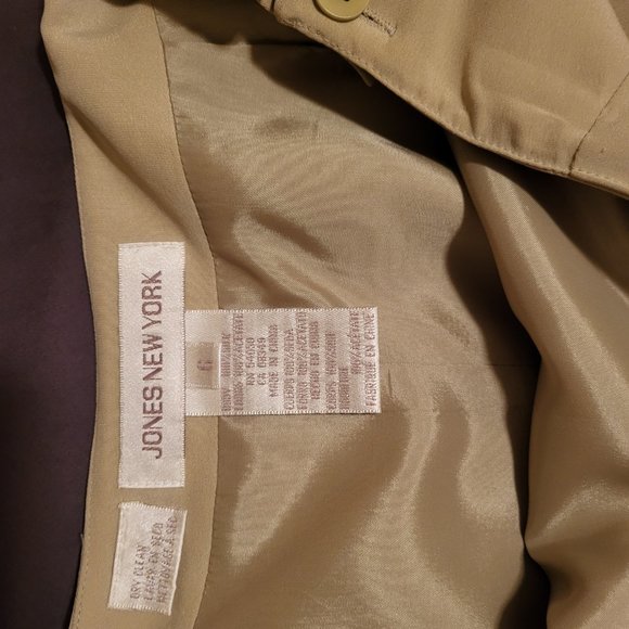 Stylish and elegant, cream colour, Jones New York Suit - Picture 2 of 4